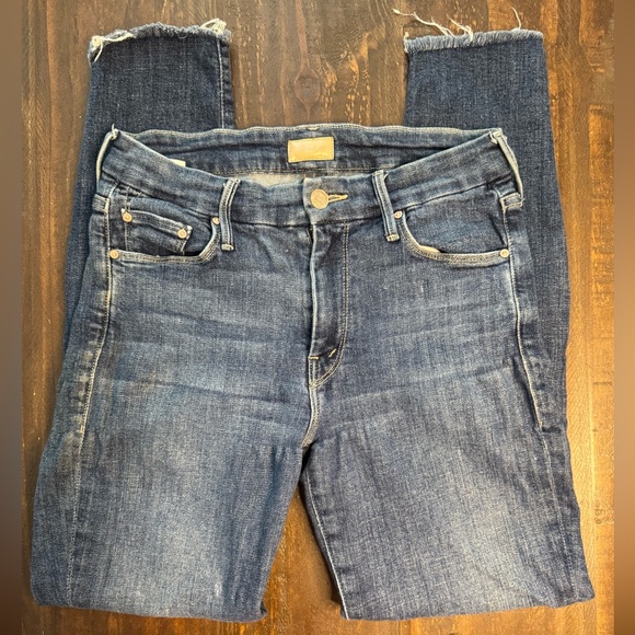 MOTHER Lightly Faded Blue Denim Jeans - Looker Ankle Fray - Girl Crush Size 27 - Picture 1 of 12